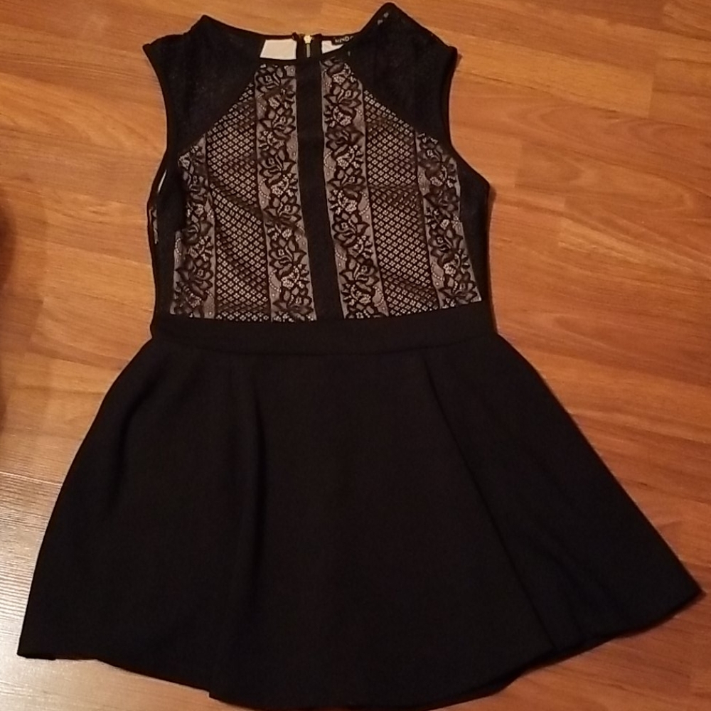Dress - Picture 2 of 4